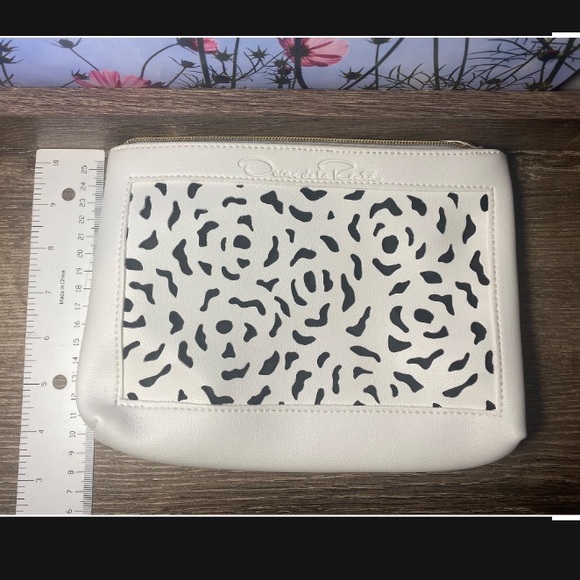 Oscar de la Renta pouch by Oscar de la renta parfum. - Picture 3 of 7